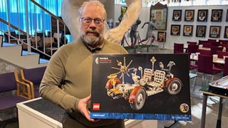 Per-Olof Rhodin med LEGO Technic 42182 NASA Apollo LRV.